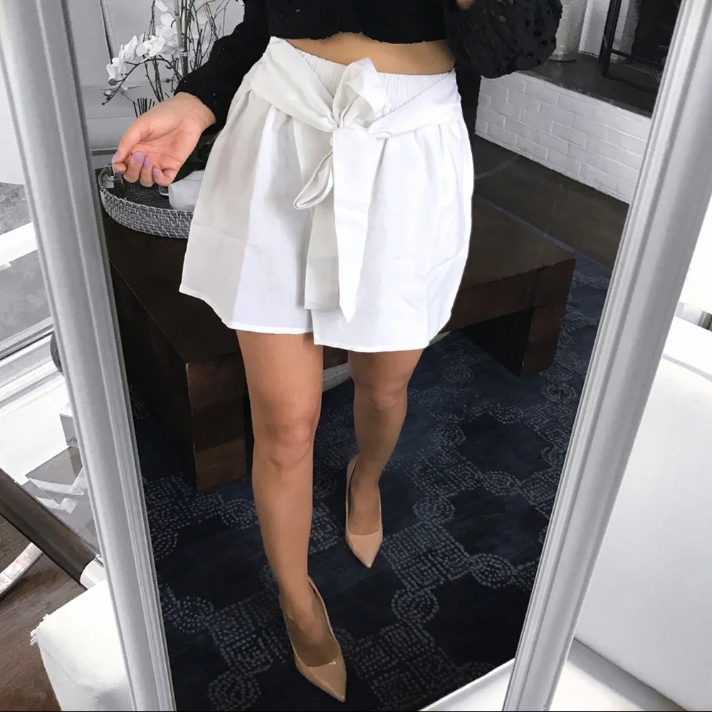 🆕 WHITE HIGH WAIST LINEN TIE FOLD SHORTS!